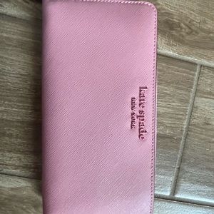 Kate spade wallet !!! Brand new !! Never used